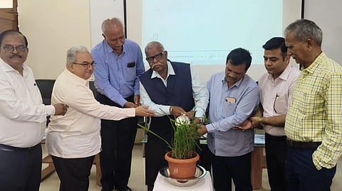 ಬೆಳಗಾವಿಯ ಸಕ್ಕರೆ ಸಂಸ್ಥೆಯಲ್ಲಿ ಬುಧವಾರ ವಿಚಾರ ಸಂಕಿರಣವನ್ನು ಸಿ.ಬಿ.ಪಾಟೀಲ, ಡಾ.ಎಂ.ಬಿ.ಲೋಂಡೆ, ಆರ್.ವಿ.ವಾಟ್ಲಾಳ ಇತರರು ಉದ್ಘಾಟಿಸಿದರು.