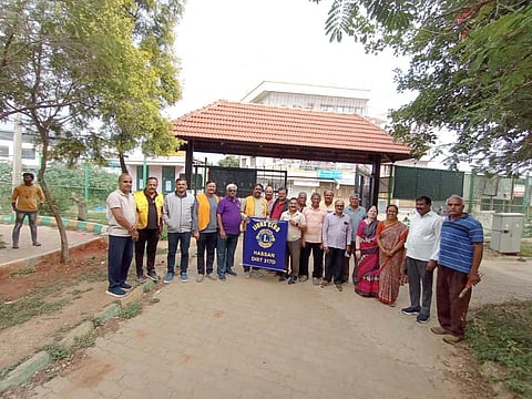 ಹಾಸನ ನಗರದ ಸತ್ಯಮಂಗಲ ಕೆರೆ ಆವರಣದಲ್ಲಿ ಸತ್ಯಮಂಗಲ ಕೆರೆ ಅಭಿವೃದ್ಧಿ ಸಮಿತಿ ಹಾಗೂ ಹಾಸನ ಲಯನ್ಸ್ ಕ್ಲಬ್ ಆಶ್ರಯದಲ್ಲಿ ಸ್ವಚ್ಛತಾ ಅಭಿಯಾನವನ್ನು ಹಮ್ಮಿಕೊಳ್ಳಲಾಗಿತ್ತು. ವೆಂಕಟೇಶ್ ಜವರಪ್ಪ, ಸಿ.ಬಿ.ನಾಗರಾಜ್, ಖಜಾಂಚಿ ಪಂಚಾಕ್ಷರಿ, ಕೆ.ಆರ್. ಮಲ್ಲೇಶ್ ಗೌಡ, ಎಚ್.ಕೆ. ನಾಗೇಶ್, ಐ.ಜಿ. ರಮೇಶ್ ಇತರರಿದ್ದರು.