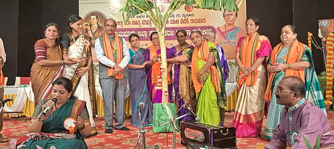 ರಾಯಚೂರಿನ ಪಂ.ಸಿದ್ದರಾಮ ಜಂಬಲದಿನ್ನಿ ರಂಗಮಂದಿರದಲ್ಲಿ ಶನಿವಾರ ವತಿಯಿಂದ  ಕದಳಿ ಮಹಿಳಾ ವೇದಿಕೆ ವತಿಯಿಂದ ಜಿಲ್ಲಾ ಪ್ರಥಮ ಕದಳಿ ಮಹಿಳಾ ಸಮ್ಮೇಳನವನ್ನು  ಸಹ ಪ್ರಾಧ್ಯಾಪಕಿ ಡಾ.ಎ.ಎಸ್.ಆಶಾದೇವಿ ಉದ್ಘಾಟಿಸಿದರು. ಕದಳಿ ವೇದಿಕೆ ರಾಜ್ಯ ಸಂಚಾಲಕಿ ಸುಶೀಲ ಸೋಮಶೇಖರ, ಕದಳಿ ವೇದಿಕೆ ಜಿಲ್ಲಾಧ್ಯಕ್ಷೆ ಲಲಿತಾ ಬಸನಗೌಡ, ಹೆಚ್.ಬಿ ಹಂಪಣ್ಣ, ನಾಗರಾಜ ಮಸ್ಕಿ, ದಾನಮ್ಮ ಸುಭಾಚ್ ಚಂದ್ರ, ಸುಮಂಗಲಾ ಸಕ್ರಿ, ಸದನಮ್ಮ ಗುಂಡಪ್ಪ, ಸುಮಂಗಲಾ ಸೂಗುರಯ್ಯ ಹಿರೇಮಠ ಇದ್ದರು.