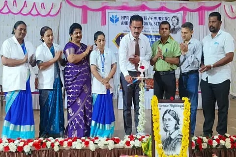 ಸೊರಬ ಎಚ್‌ಪಿಆರ್ ನರ್ಸಿಂಗ್ ಕಾಲೇಜಿನಲ್ಲಿ ಆಯೋಜಿಸಿದ್ದ ಶುಶ್ರೂಷಕಿಯರ ದಿನಾಚರಣೆಯನ್ನು ಸಂಸ್ಥೆ ಅಧ್ಯಕ್ಷ ಹರಿಪ್ರಸಾದ್ ರೈ ಉದ್ಘಾಟಿಸಿದರು. ಜಿ.ಭಾಗ್ಯಾ, ಡಾ. ಪ್ರಭು ಸಾಹುಕಾರ್, ಎಚ್.ಕೆ.ಶಿಲ್ಪಾ, ಜ್ಯೋತಿ ಇತರರಿದ್ದರು.