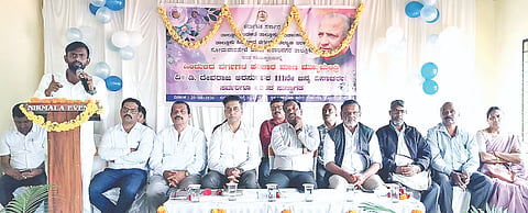 ಸೋಮವಾರಪೇಟೆ ಸರ್ಕಾರಿ ಆಸ್ಪತ್ರೆಯಲ್ಲಿ ಬ್ಲಾಕ್ ಕಾಂಗ್ರೆಸ್ ಪ್ರಚಾರ ಸಮಿತಿ ವತಿಯಿಂದ ಮಾಜಿ ಪ್ರಧಾನಿ ರಾಜೀವ್ ಗಾಂಧಿ ಹಾಗೂ ಮಾಜಿ ಮುಖ್ಯಮಂತ್ರಿ ಡಿ. ದೇವರಾಜ ಅರಸು ಅವರ ಜನ್ಮದಿನದ ಅಂಗವಾಗಿ ಹಣ್ಣು ಹಂಪಲು ವಿತರಿಸಲಾಯಿತು. ಲಾರೆನ್, ವಿನಯ್, ರುಬಿನಾ, ಶೀಲಾ, ಮಂಜುಳಾ ಇದ್ದರು.