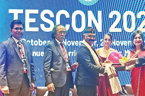 ಜನರಲ್ ಡಾ.ಬಿ.ಎನ್ ಪ್ರಸಾದ್ ಅವರಿಗೆ ಥೋರಾಸಿಕ್ ಎಂಡೋಸ್ಕೋಪಿ ಸೊಸೈಟಿ ಆಫ್ ರಾಷ್ಟ್ರಮಟ್ಟದ ಜೀವಮಾನ ಸಾಧನೆ ಪ್ರಶಸಿ ನೀಡಿ ಗೌರವಿಸಲಾಯಿತು.
