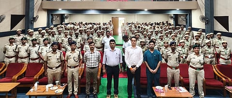 ಧಾರವಾಡ ತಾಲೂಕಿನ ಗುಂಗರಗಟ್ಟಿ ತರಬೇತಿ ಕೇಂದ್ರದಲ್ಲಿ ವಿಶೇಷ ಕಾಡಿರ್ಯೋ ಪಲ್ಮನರಿ ರಿಸಸಿಟೇಷನ್​ (ಸಿ.ಪಿ.ಆರ್​.) ತರಬೇತಿ ನೀಡಲಾಯಿತು.