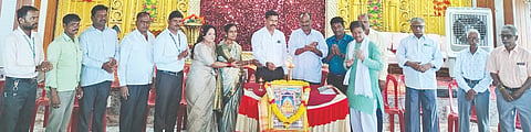 ಹುಮನಾಬಾದ್​ ತಾಲೂಕಿನ ಗಡವಂತಿ ಗ್ರಾಮದಲ್ಲಿ ಬುಧವಾರ ಶ್ರೀ ೇತ್ರ ಧರ್ಮಸ್ಥಳ ಗ್ರಾಮಾಭಿವೃದ್ಧಿ ಯೋಜನೆ ಬಿಸಿ ಟ್ರಸ್ಟ್​ ವತಿಯಿಂದ ಹುಮನಾಬಾದ್​ ವಲಯದ ಮದ್ಯವರ್ಜನ ಶಿಬಿರದ ಅನುಷ್ಠಾನ ಕುರಿತ ಸಭೆಯಲ್ಲಿ ಮುರಳೀಧರ್​, ರಾಜೇಶ ಕೆ., ಬಾಬೂರಾವ ಪೂಜಾರಿ ಇತರರಿದ್ದರು.