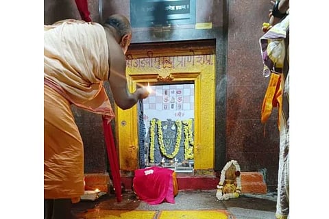 ಕುಷ್ಟಗಿ ಅಡವಿರಾಯ ದೇವಸ್ಥಾನದಲ್ಲಿ ಬಾಳಗಾರು ಮಠಾಧೀಶ ಅಕ್ಷ್ಯೋಭ್ಯರಾಮಪ್ರಿಯ ತೀರ್ಥ ಶ್ರೀಪಾದರು ವಿಶೇಷ ಪೂಜೆ ಸಲ್ಲಿಸಿದರು.
