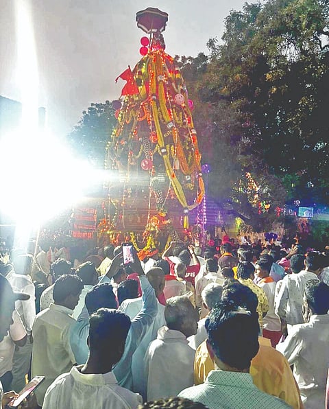 ಲಿಂಗಸುಗೂರು ಸಮೀಪ ಯರಡೋಣ ಗ್ರಾಮದಲ್ಲಿ ಶ್ರೀ ಚೌಡೇಶ್ವರಿ ದೇವಿ ರಥೋತ್ಸವ ಜರುಗಿತು.