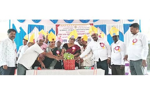 ಮುದಗಲ್‌ನ ವೆಂಕಟರಾಯನಪೇಟೆ ಸರ್ಕಾರಿ ಹಿರಿಯ ಪ್ರಾಥಮಿಕ ಶಾಲೆಯಲ್ಲಿ ಕ್ಲಸ್ಟರ್ ಮಟ್ಟದ ಕಲಿಕಾ ಹಬ್ಬವನ್ನು ಬಿಇಒ ಸುಜಾತಾ ಹುನೂರು ಉದ್ಘಾಟಿಸಿದರು. ಮುಖ್ಯಶಿಕ್ಷಕ ಸಂಗಯ್ಯ ಹಿರೇಮಠ, ಹನುಮಯ್ಯ, ನಿವೃತ್ತ ಶಿಕ್ಷಕ ನಾಗೇಂದ್ರ, ಶಿಕ್ಷಕರಾದ ಶಿವಶಂಕರ ಪಾಟೀಲ್, ಮಲ್ಲಿಕಾರ್ಜುನಯ್ಯ ಇತರರಿದ್ದರು.