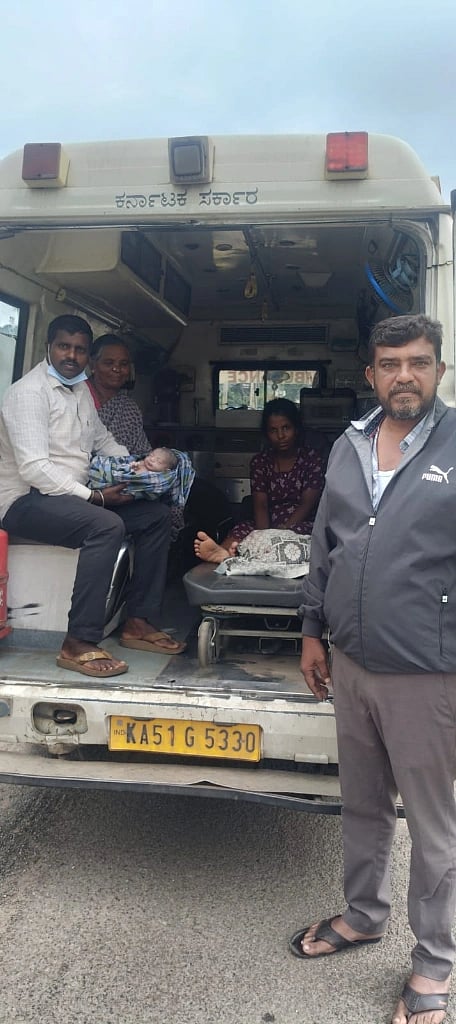  ಸರಗೂರು ತಾಲೂಕಿನ ಸಮೀಪದ ಹೆಬ್ಬಲಗುಪ್ಪೆ ಗ್ರಾಮದ ಕುಟುಂಬದ ಆಂಬುಲೆನ್ಸ್‌ನಲ್ಲೇ ಗಂಡು ಮಗುವಿಗೆ ಜನ್ಮ