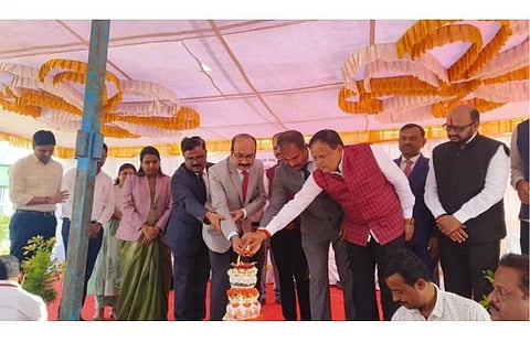ಸಿದ್ದಾಪುರದಲ್ಲಿ ವಿದ್ಯಾರ್ಥಿಗಳಿಗೆ ಹಮ್ಮಿಕೊಂಡಿದ್ದ ಕಾನೂನು ಅರಿವು ಕಾರ್ಯಕ್ರಮವನ್ನು ಉದ್ಘಾಟಿಸಲಾಯಿತು. ಕೊಪ್ಪಳ ಜಿಲ್ಲಾ ಮತ್ತು ಸೆಷನ್ ನ್ಯಾಯಾಧೀಶ ಶಶಿಧರ ಶೆಟ್ಟಿ , ನ್ಯಾಯಾಧೀಶರಾದ ಜಯಶಂಕರ್, ಸದಾನಂದ ನಾಗಪ್ಪ ನಾಯ್ಕ, ಮಹಾಂತೇಶ್ ದರಗದ್, ಮೇಘಾ ಸೋಮಣ್ಣನವರ್, ಎಚ್.ಆರ್.ಎ.ಸಿ.ಎಫ್ ರಾಷ್ಟ್ರೀಯ ಅಧ್ಯಕ್ಷರಾದ ಡಾ. ಮೋಹನ್ ರಾವ್ ನಾಲ್ವಡೆ ಇತರರಿದ್ದರು.