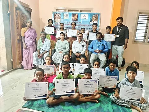 ಹುಣಸಘಟ್ಟದಲ್ಲಿ ಒಲಿಂಪಿಯಾಡ್ ಪರೀಕ್ಷೆ ಬರೆದಿದ್ದ ವಿದ್ಯಾರ್ಥಿಗಳಿಗೆ ಧರ್ಮಸ್ಥಳ ಗ್ರಾಮಾಭಿವೃದ್ಧಿ ಯೋಜನೆಯಿಂದ ಪ್ರಮಾಣ ಪತ್ರ ವಿತರಿಸಲಾಯಿತು. ತಾಲೂಕು ಯೋಜನಾಧಿಕಾರಿ ಸದಾಶಿವ ಗೌಡ, ಪಂಕಜಾ, ಸಂತೋಷ್, ನಾಗರತ್ನಾ, ಹರೀಶ್ ಇತರರಿದ್ದರು.