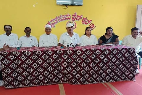 ಚಿಕ್ಕಮಗಳೂರಿನಲ್ಲಿ ಎದ್ದೇಳು ಕರ್ನಾಟಕ ಸಂಘಟನೆ ರಾಜ್ಯ ಸಂಚಾಲಕ ಗೌಸ್‌ ಮೊಹಿಯುದ್ದೀನ್‌ ಸುದ್ದಿಗೋಷ್ಠಿಯನ್ನುದ್ದೇಶಿಸಿ ಮಾತನಾಡಿದರು.
