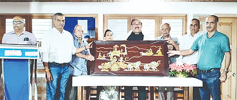  ಅರುಣ್ ಮಾಚಯ್ಯ ಅವರಿಗೆ ಸನ್ಮಾನ ಮಾಡಿದ ಸಂದರ್ಭ