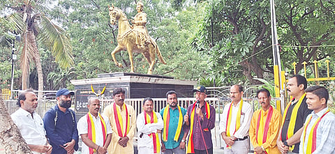 ಗಂಗಾವತಿ ಬಸವೇಶ್ವರ ಪ್ರತಿಮೆ ಬಳಿ ಆಯೋಜಿಸಿದ್ದ ಸಭೆಯಲ್ಲಿ ಸಂಪನ್ಮೂಲ ವ್ಯಕ್ತಿ ಪ್ರೊ. ರೂಪೇಶ ಪುತ್ತೂರು ಮಾತನಾಡಿದರು. ಚಾರಣ ಬಳಗದ ಸಂಚಾಲಕ ಡಾ.ಶಿವಕುಮಾರ ಮಾ.ಪಾಟೀಲ್, ಕರವೇ ಪ್ರವೀಣ ಶೆಟ್ಟಿ ಬಣದ ಜಿಲ್ಲಾಧ್ಯಕ್ಷ ಪಂಪಣ್ಣನಾಯಕ, ಕಸಾಪ ತಾಲೂಕಾಧ್ಯಕ್ಷ ರುದ್ರೇಶ ಎಂ.ಆರ‌್ಹಾಳ, ಕನ್ನಡ ಸೇನೆ ಜಿಲ್ಲಾಧ್ಯಕ್ಷ ಚನ್ನಬಸವ ಜೇಕಿನ್, ಸರ್ವಾಂಗೀಣ ಅಭಿವೃದ್ಧಿ ಹೋರಾಟ ಸಮಿತಿ ಅಧ್ಯಕ್ಷ ಬಸವರಾಜ ಮ್ಯಾಗಳಮನಿ ಇತರರಿದ್ದರು.