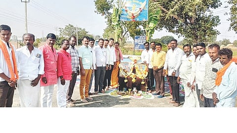 ಕನಕಗಿರಿಯ ಅಂಬಿಗರ ಚೌಡಯ್ಯ ವೃತ್ತದಲ್ಲಿ ನಡೆದ ಅಂಬಿಗರ ಚೌಡಯ್ಯ ಜಯಂತಿಯನ್ನಾಚರಿಸಲಾಯಿತು. ತಹಸೀಲ್ದಾರ್ ವಿಶ್ವನಾಥ ಮುರುಡಿ, ಲಾಲ್‌ಸಾಬ್, ಹನುಮೇಶ ವಾಲೇಕಾರ ಇತರರಿದ್ದರು.