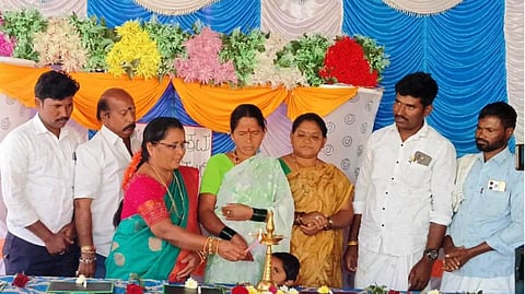 ಕನಕಗಿರಿ ತಾಲೂಕಿನ ಹೊಸ ಜೀರಾಳ ಕಲ್ಗುಡಿ ಗ್ರಾಮದಲ್ಲಿ ಹಮ್ಮಿಕೊಂಡಿದ್ದ ಬಾಲ ಮೇಳ ಉದ್ಘಾಟನಾ ಕಾರ್ಯಕ್ರಮವನ್ನು ಗಣ್ಯರು ಉದ್ಘಾಟಿಸಿದರು. ಗ್ರಾಪಂ ಅಧ್ಯಕ್ಷೆ ಲಕ್ಷ್ಮಮ್ಮ ಕಟ್ಟಿಮನಿ, ಅಂಗನವಾಡಿ ಮೇಲ್ವಿಚಾರಕಿ ರತ್ನಮ್ಮ ತೋಳದ, ಪ್ರಮುಖರಾದ ರಮೇಶ, ವಿಜಯಾ ಸಕ್ರಪ್ಪ, ಮಲ್ಲನಗೌಡ, ಪಾಮಣ್ಣ, ಇತರರಿದ್ದರು.