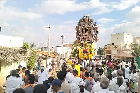 ನಾಯಕನಹಟ್ಟಿಯಲ್ಲಿ ಶುಕ್ರವಾರ ಶ್ರೀ ಗುರು ತಿಪ್ಪೇರುದ್ರಸ್ವಾಮಿ ಸಣ್ಣ ಕಾರ್ತಿಕೋತ್ಸವ ನೂರಾರು ಭಕ್ತರ ಸಮ್ಮುಖದಲ್ಲಿ ಸಂಭ್ರಮದಿಂದ ಜರುಗಿತು.