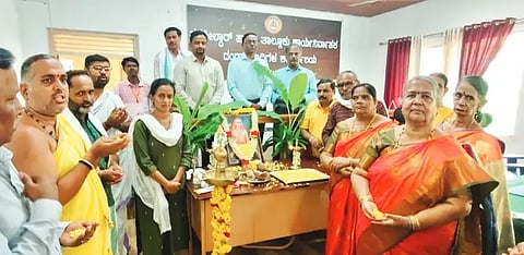 ಶಿಕಾರಿಪುರದಲ್ಲಿ ಏರ್ಪಡಿಸಿದ್ದ ಶಂಕರ ಜಯಂತಿ ಕಾರ್ಯಕ್ರಮದಲ್ಲಿ ವಿಜಯಕುಮಾರ್ ನಾಡಿಗೇರ್,  ವಾಣಿ, ಆರ್.ಡಿ. ಸತೀಶ್,  ವಿನಯ್ ಆರಾಧ್ಯ,  ಗಣಪತಿ ಭಟ್, ನರಸಿಂಹ  ಜೋಯ್ಸ, ಹರೀಶ್ ಜೋಯ್ಸ, ತಡಗಣಿ ರಾಘವೇಂದ್ರ  ಇತರರಿದ್ದರು.