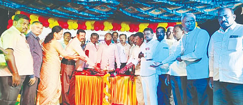 ದಾನಿಗಳ ನೆರವಿನಿಂದ ಮಾದರಿ ಶಾಲೆ school 