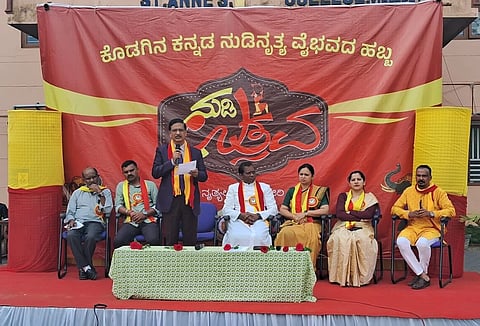ವಿರಾಜಪೇಟೆ ಸೇಂಟ್ ಆನ್ಸ್ ಪದವಿ ಕಾಲೇಜಿನಲ್ಲಿ ಆಯೋಜಿಸಿದ್ದ ಕನ್ನಡ ನುಡಿ ಉತ್ಸವ ಅಂತರ್ ತರಗತಿ ಕನ್ನಡ ಗಾಯನ ಸ್ಪರ್ಧೆ ಉದ್ಘಾಟನೆ ಕಾರ್ಯಕ್ರಮದಲ್ಲಿ ಅಶೋಕ ಸಂಗಪ್ಪ ಆಲೂರ, ರೆ.ಫಾ ಮದಲೈ ಮುತ್ತು , ತೃಪ್ತಿ ಬೋಪಣ್ಣ, ಹೇಮಾ, ಅರ್ಜುನ್, ಅಬ್ದುಲ್ ರೆಹಮಾನ್, ರಾಜೇಶ್ ಪದ್ಮನಾಭ ಇತರರು ಇದ್ದರು. 