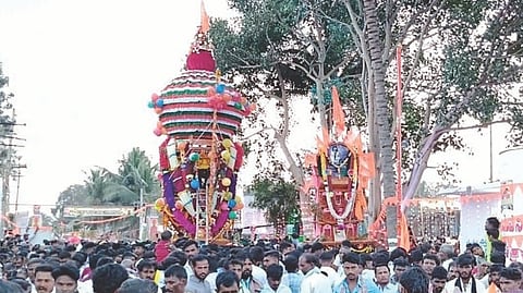 ಯಲಬುರ್ಗಾ ತಾಲೂಕಿನ ಚಿಕ್ಕಮ್ಯಾಗೇರಿ ಗ್ರಾಮದ ಹಠಯೋಗಿ ಶ್ರೀ ಹುಚ್ಚಿರೇಶ್ವರ ರಥೋತ್ಸವ ಅದ್ದೂರಿಯಾಗಿ ಜರುಗಿತು.