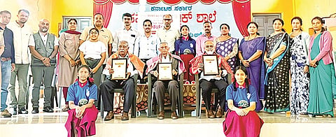 ನಾಪೋಕ್ಲುವಿನ ಕರ್ನಾಟಕ ಪಬ್ಲಿಕ್ ಶಾಲೆಯಲ್ಲಿ ಆಯೋಜಿಸಿದ್ದ ಕಾರ್ಯಕ್ರಮದಲ್ಲಿ ಚೋಕಿರ.ಬಿ.ಪೊನ್ನಪ್ಪ, ಕೇಟೋಳಿರ ರಾಜ ಗಣಪತಿ, ನೂರಂಬಡ ಎಸ್.ಉದಯ ಶಂಕರ್ ಅವರನ್ನು ಸನ್ಮಾನಿಸಲಾಯಿತು.