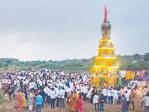 ಚಿಂಚೋಳಿ ತಾಲೂಕಿನ ಗಾರಂಪಳ್ಳಿಯಲ್ಲಿ ಭಕ್ತರ ಜೈೂಷದೊಂದಿಗೆ ಶ್ರೀ ಜೋಡು ಬಸವೇಶ್ವರ ದೇವರ  ಮಹಾರಥೋತ್ಸವ ಜರುಗಿತು. 