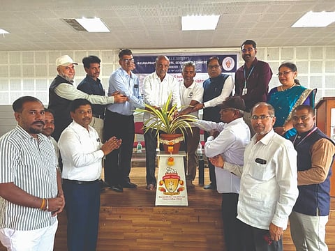 ಚಿಕ್ಕೋಡಿ ಪಟ್ಟಣದ ಬಸವಪ್ರಭು ಕೋರೆ ಕಲಾ, ವಿಜ್ಞಾನ ಮತ್ತು ವಾಣಿಜ್ಯ ಪದವಿ ಮಹಾವಿದ್ಯಾಲಯದಲ್ಲಿ ವಿದ್ಯಾರ್ಥಿಗಳ ರಾಜ್ಯ ಮಟ್ಟದ ಸೆಮಿನಾರ್ ಜರುಗಿತು. ಗೌರಿಶಂಕರ ಕರೋಶಿ, ಡಾ.ಬಿ.ಜಿ.ಕುಲಕರ್ಣಿ, ಡಾ.ಎಂ.ಟಿ.ಕುರಣಿ, ಎನ್.ಎಸ್.ಹಿರೇಮಠ ಇತರರಿದ್ದರು.