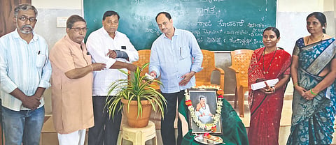 ಬಸವಕಲ್ಯಾಣದ ಶ್ರೀ ಬಸವೇಶ್ವರ ಪದವಿ ಮಹಾವಿದ್ಯಾಲಯದಲ್ಲಿ ಶುಕ್ರವಾರ ಹಮ್ಮಿಕೊಂಡಿದ್ದ 2026-&27ನೇ ಶೈಕ್ಷಣಿಕ ಚಟುವಟಿಕೆಗಳ ಸಮಾರಂಭವನ್ನು ಬಿಡಿಪಿಸಿ ನಿರ್ದೇಶಕ ಬಸವರಾಜ ತೊಂಡಾರೆ ಉದ್ಘಾಟಿಸಿದರು. ಭದ್ರಿನಾಥ ಪಾಟೀಲ, ಶಿವರಾಜ ಶಾಶೆಟ್ಟೆ, ಡಾ.ಭೀಮಾಶಂಕರ ಬಿರಾದಾರ,  ಮಾಯಾ ಮುರಾಳೆ, ಡಾ.ಬಸವರಾಜ ಖಂಡಾಳೆ ಇತರರಿದ್ದರು.
