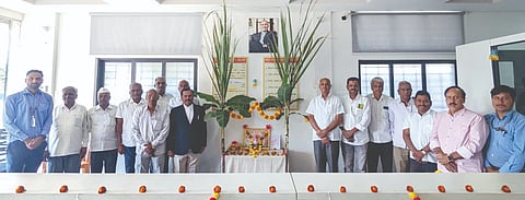 ಹುಕ್ಕೇರಿಯ ಡಾ.ಪ್ರಭಾಕರ ಕೋರೆ ಕೋ-ಆಪ್ ಕ್ರೆಡಿಟ್ ಸೊಸೈಟಿಯಲ್ಲಿ ಶಾಖೆಯ ೩ನೇ ವಾರ್ಷಿಕೋತ್ಸವ ಆಚರಿಸಲಾಯಿತು. ಸದಾನಂದ ಕರಾಳೆ, ಸಿದಗೌಡ ಪಾಟೀಲ, ಕೆಂಪಣ್ಣ ನೇರ್ಲಿ, ಬಸವರಾಜ ಪಾಟೀಲ ಇತರರಿದ್ದರು.