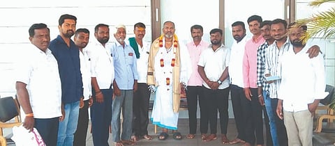 ಬೆಲ್ಲದ ಬಾಗೇವಾಡಿಯಲ್ಲಿ ಮದಿಹಳ್ಳಿ ಪಿಕೆಪಿಎಸ್ ಆಡಳಿತ ಮಂಡಳಿಯವರು ರಮೇಶ ಕತ್ತಿ ಅವರನ್ನು ಸನ್ಮಾನಿಸಿದರು. ಗುರುಸಿದ್ದ ಬಾಗಿ, ವಿಠ್ಠಲ ವಾಳಕಿ, ನಿಂಗಪ್ಪ ಬಾಗಿ, ಚಿದಾನಂದ ಬಾಗಿ, ಮಲ್ಲಪ್ಪ ಮಾನಗಾಂವಿ ಇತರರಿದ್ದರು.
