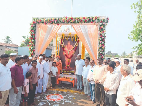 ಬಾವನಸೌಂದತ್ತಿ ಗ್ರಾಮದ ಬಸವ ವೃತ್ತದಲ್ಲಿ ಬಸವೇಶ್ವರರ ಭಾವಚಿತ್ರಕ್ಕೆ ಪೂಜೆ ಸಲ್ಲಿಸಲಾಯಿತು. ವೀರಭದ್ರ ಸ್ವಾಮೀಜಿ, ಧೂಳಗೌಡ ಪಾಟೀಲ, ಸತ್ಯಪ್ಪ ಭಿಷ್ಠೆ, ಕಾಕಾಸಾಹೇಬ ತಡಾಕೆ, ಚಿದಾನಂದ ಮಂಗಸೂಳೆ ಇತರರಿದ್ದರು.