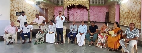 ಮದ್ದೂರು ನಗರದ ಶ್ರೀ ಮದ್ದೂರಮ್ಮ ಸಮುದಾಯ ಭವನದಲ್ಲಿ ಆಯೋಜಿಸಿದ್ದ ಪೂರ್ವಭಾವಿ ಸಭೆಯಲ್ಲಿ ಶಾಸಕ ಕೆ.ಎಂ.ಉದಯ್ ಮಾತನಾಡಿದರು. ಎಂ.ಸಿ.ನಾಗೇಶ್, ಸೌಭಾಗ್ಯಾ ಮಹದೇವು, ಕೋಕಿಲಾ ಅರುಣ್, ತಮ್ಮೇಗೌಡ, ಶಿವನಂಜು, ಶರತ್,  ಮಮತಾಶಂಕರೇಗೌಡ ಇದ್ದರು.