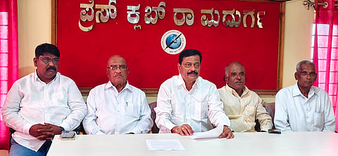 ಸುದ್ದಿಗೋಷ್ಠಿಯಲ್ಲಿ ಲಿಂಗಾಯತ ಪಂಚಮಸಾಲಿ ಸಮುದಾಯದ ತಾಲೂಕು ಘಟಕದ ಅಧ್ಯಕ್ಷ ಸಿ.ಬಿ. ಪಾಟೀಲ ಮಾತನಾಡಿದರು. ಪಿ.ಎಫ್.ಪಾಟೀಲ, ವೈ.ಎಚ್.ಪಾಟೀಲ ಇತರರಿದ್ದರು.