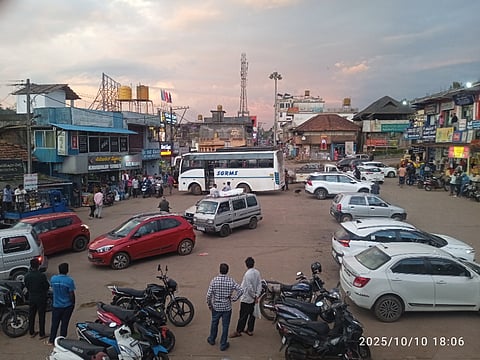   ಸೋಮವಾರಪೇಟೆಯಲ್ಲಿ ಟ್ರಾಫಿಕ್ ಜಾಮ್ 