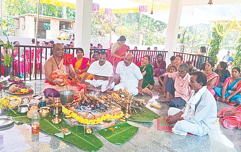 ಸೋಮವಾರಪೇಟೆ ತಾಲೂಕಿನ ಗರಗಂದೂರು ಬಿ.ಗ್ರಾಮದ ಶ್ರೀಗುರುಬಸವೇಶ್ವರ ದೇವರ 16ನೇ ವಾರ್ಷಿಕ ಮಹಾಪೂಜೆಯಲ್ಲಿ ಗ್ರಾಮಸ್ಥರು ಪಾಲ್ಗೊಂಡಿದ್ದರು. 