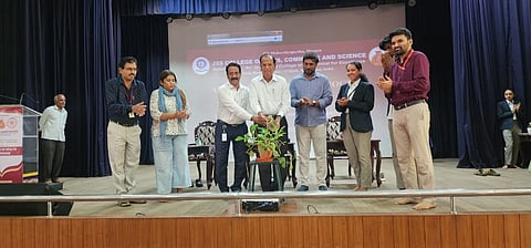  ಜೆಎಸ್‌ಎಸ್ ಕಾಲೇಜಿನಲ್ಲಿ ಶನಿವಾರ ಆಯೋಜಿಸಿದ್ದ ಕೃತಕ ಬುದ್ಧಿಮತ್ತೆ ಸಾಮರ್ಥ್ಯಾಭಿವೃದ್ಧಿ ಕಾರ್ಯಕ್ರಮವನ್ನು ಕಾಲೇಜಿನ ಮುಖ್ಯ ಕಾರ್ಯನಿರ್ವಾಹಕ ಪ್ರೊ.ಬಿ.ವಿ.ಸಾಂಬಶಿವಯ್ಯ ಉದ್ಘಾಟಿಸಿದರು. ತಹಸೀನಾ,  ಗೋಪಿನಾಥ್, ಪ್ರೊ.ಎಂ. ಪ್ರಭು,  ಜಿ.ಕಾರ್ತಿಕ್ ಇದ್ದರು. 