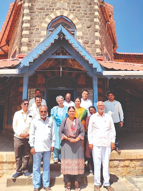 ಬೈಲಹೊಂಗಲ ನಗರಸಭೆಯ ರಾಯಣ್ಣ ಪ್ರೌಢಶಾಲೆಗೆ ಡಿಡಿಪಿಐ ಲೀಲಾವತಿ ಹಿರೇಮಠ ಭೇಟಿ ನೀಡಿದರು. ಎಂ.ಸಿ.ಹಂಗರಕಿ, ಎಂ.ಐ.ಪೂಜಾರ, ಶ್ರೀದೇವಿ ನಾಗನೂರ, ಮಂಗಲಾ ಕೊರಬು ಇತರರಿದ್ದರು.