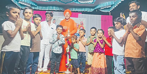 ಭಾಲ್ಕಿ ತಾಲೂಕಿನ ಕರಡ್ಯಾಳ ಗ್ರಾಮದಲ್ಲಿ ಆಯೋಜಿಸಿದ್ದ ನಮ್ಮೂರು ಶ್ರಾವಣ ಸಂಭ್ರಮ ಪ್ರವಚನ ಪುಟಾಣಿ ಮಕ್ಕಳು ಉದ್ಘಾಟಿಸಿದರು. ಶ್ರೀ ಗುರುಬಸವ ಪಟ್ಟದ್ದೇವರು ಇತರರಿ