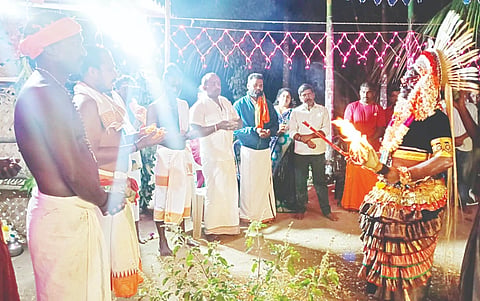 ತಾಲೂಕಿನ ಬಿಕ್ಕೋಡು ಸಮೀಪದ ಕಲಕ್ಕುಂದ-ದರ್‌ಬಾರ್ ಪೇಟೆ ಗ್ರಾಮದಲ್ಲಿ ಮಂತ್ರ ದೇವತೆ ಹಾಗೂ ಕೊರಗಜ್ಜನ ನೇಮೋತ್ಸವವು 2ನೇ ವರ್ಷದಲ್ಲಿ ನೆರವೇರಿತು