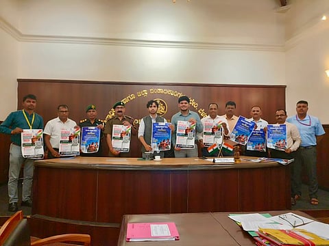  ಬೆಳಗಾವಿಯಲ್ಲಿ ಮಂಗಳವಾರ ನಶಾ ಮುಕ್ತ ಯುವ ಅಭಿಯಾನದ ಪೋಸ್ಟರ್‌ನ್ನು ಜಿಲ್ಲಾಧಿಕಾರಿ ಮೊಹಮ್ಮದ್ ರೋಷನ್ ಬಿಡುಗಡೆಗೊಳಿಸಿದರು. ಸಂಗ್ರಾಮ ಸಾವಂತ, ಬಸವರಾಜ ಅಡವಿಮಠ, ಬಿ.ಶ್ರೀನಿವಾಸ ಇತರರಿದ್ದರು.
