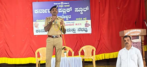 ಕೋಟೇಶ್ವರ ಕರ್ನಾಟಕ ಪಬ್ಲಿಕ್ ಸ್ಕೂಲ್ ಪ್ರೌಢಶಾಲೆ ವಿಭಾಗದಲ್ಲಿ ಪೋಕ್ಸೋ ಕಾಯ್ದೆ, ರಸ್ತೆ ಸುರಕ್ಷತೆ ಮತ್ತು ಮಕ್ಕಳ ಹಕ್ಕುಗಳ ಬಗ್ಗೆ ಮಾಹಿತಿ ಕಾರ್ಯಾಗಾರ ನಡೆಯಿತು. ನಂಜಾ ನಾಯ್ಕ, ಚಂದ್ರಶೇಖರ್ ಶೆಟ್ಟಿ, ಹರೀಶ್ ನಾಯಕ್ ಇತರರು ಇದ್ದರು.