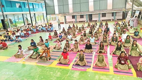ಕಳಸ ಕೆಪಿಎಸ್ ಪ್ರೌಢಶಾಲೆಯಲ್ಲಿ ವಿಶ್ವ ಯೋಗ ದಿನ ಆಚರಿಸಲಾಯಿತು.  