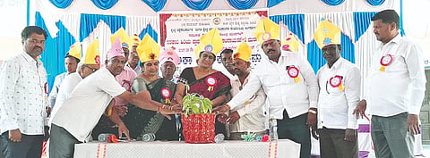 ಮುದಗಲ್‌ನ ವೆಂಕಟರಾಯನಪೇಟೆ ಸರ್ಕಾರಿ ಹಿರಿಯ ಪ್ರಾಥಮಿಕ ಶಾಲೆಯಲ್ಲಿ ಕ್ಲಸ್ಟರ್ ಮಟ್ಟದ ಕಲಿಕಾ ಹಬ್ಬವನ್ನು ಬಿಇಒ ಸುಜಾತಾ ಹುನೂರು ಉದ್ಘಾಟಿಸಿದರು. ಮುಖ್ಯಶಿಕ್ಷಕ ಸಂಗಯ್ಯ ಹಿರೇಮಠ, ಹನುಮಯ್ಯ, ನಿವೃತ್ತ ಶಿಕ್ಷಕ ನಾಗೇಂದ್ರ, ಶಿಕ್ಷಕರಾದ ಶಿವಶಂಕರ ಪಾಟೀಲ್, ಮಲ್ಲಿಕಾರ್ಜುನಯ್ಯ ಇತರರಿದ್ದರು.