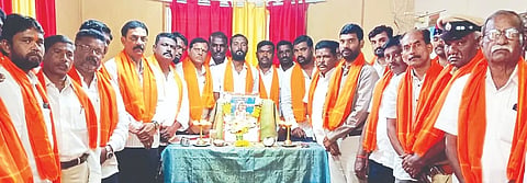ಮಾನ್ವಿ ತಹಿಸಲ್ ಕಚೇರಿಯಲ್ಲಿ ಬುಧವಾರ ತಾಲೂಕು ಆಡಳಿತದಿಂದ ನಿಜಶರಣ ಅಂಬಿಗಾರ ಚೌಡಯ್ಯ ಜಯಂತಿ ಆಚರಿಸಲಾಯಿತು. ತಹಸೀಲ್ದಾರ್ ಭೀಮರಾಯ ಬಿ.ರಾಮಸಮುದ್ರ, ಪ್ರಮುಖರಾದ ನಾಗೇಶ ಕಬ್ಬೆರ, ಭೀಮರಾಯ ಸೀತಮನಿ ಇದ್ದರು.
