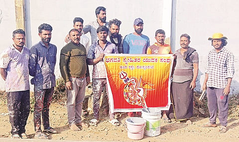 ಪೊನ್ನಂಪೇಟೆಯ ಸರ್ಕಾರಿ ಹಿರಿಯ ಪ್ರಾಥಮಿಕ ಶಾಲೆಯ ಕಾಂಪೌಂಡ್‌ಗೆ ಭಗವತಿ ಸ್ನೇಹಿತರ ಯುವಕ ಸಂಘದಿಂದ ಸುಣ್ಣ ಬಣ್ಣ ಬಳಿದಿರುವುದು. ಸಂದೀಪ್, ಮನು, ಕಾವೇರಪ್ಪ, ಸಂದೀಪ್ ರಾಮು, ಸಂದೇಶ್,ಮಧು, ಶಿವು ರಾಜೇಶ್, ಮಹಾದೇವ ಇದ್ದರು.