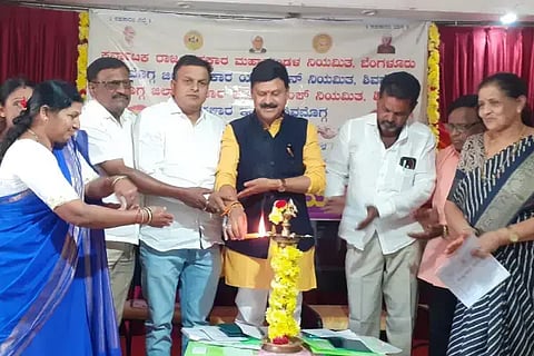 ಸಾಗರದಲ್ಲಿ ಸಹಕಾರ ಇಲಾಖೆಯಿಂದ ಆಯೋಜಿಸಿದ್ದ ತರಬೇತಿ ಕಾರ್ಯಾಗಾರವನ್ನು ಶಾಸಕ ಗೋಪಾಲಕೃಷ್ಣ ಬೇಳೂರು ಉದ್ಘಾಟಿಸಿದರು. ಸಿ.ಹನುಂತಪ್ಪ, ಬಿ.ಎಂ.ಅಮೃತೇಶ್ವರ, ಸತೀಶ್‌ಕುಮಾರ್ ಇತರರಿದ್ದರು.