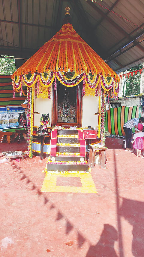 ಮುತ್ತಪ್ಪ ದೇವಾಲಯದ ಹೊರನೋಟ.