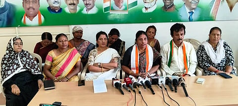 ಕಾಂಗ್ರೆಸ್ ಮಹಿಳಾ ಘಟಕದ ಜಿಲ್ಲಾಧ್ಯಕ್ಷೆ ಕೋಕಿಲಾರಾಣಿ ನೇತೃತ್ವದಲ್ಲಿ ಸುದ್ದಿಗೋಷ್ಠಿ ನಡೆಯಿತು. 