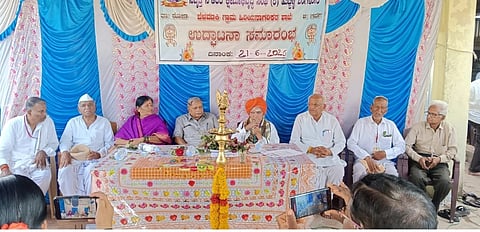 Belavaniki ಗದುಗಿನ ವೀರೇಶ್ವರ ಪುಣ್ಯಾಶ್ರಮದ ಕಲ್ಲಯ್ಯಜ್ಜನವರು ಮಾತನಾಡಿರು.