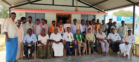ಶಿರಾ ತಾಲೂಕು ಹುಲಿಕುಂಟೆCleanliness programme  ಹೋಬಳಿಯ ಬರಗೂರು ರಂಗಾಪುರದಲ್ಲಿ ಗ್ರಾಮ ಸ್ವಚ್ಛತೆ ಕಾರ್ಯಕ್ರಮದಲ್ಲಿ ಹೃದಯರೋಗ ತಜ್ಞ ವೈದ್ಯಾಧಿಕಾರಿ ಡಾ.ಮುದ್ದರಂಗಪ್ಪ ರಂಗಾಪುರ, ಪೊರಕೆ ಮಂಜಣ್ಣ, ಬರಗೂರು ಗ್ರಾಪಂ ಮಾಜಿ ಉಪಾಧ್ಯಕ್ಷ ತಿಪ್ಪೇಸ್ವಾಮಿ, ಮಂಜುನಾಥ್​, ಕಾರ್ಯದರ್ಶಿ ಲಕ್ಷ$್ಮಣ್​ ಇದ್ದರು. 